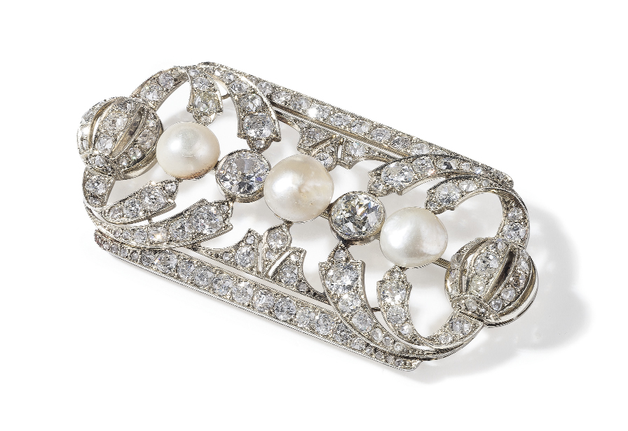 Spilla a placca in oro, platino, perle e diamanti 1930 circa Stima €7.000 - 9.000