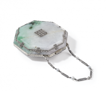 Portacipria in oro, platino, giadeite, perle e diamanti firmata Cartier Paris, 1910 circa Stima € 20.000 - 30.000