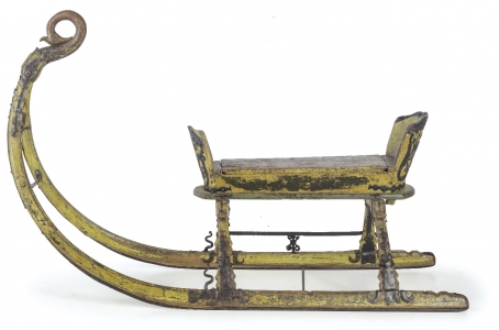 Slitta in legno intagliato e laccato XVIII secolo