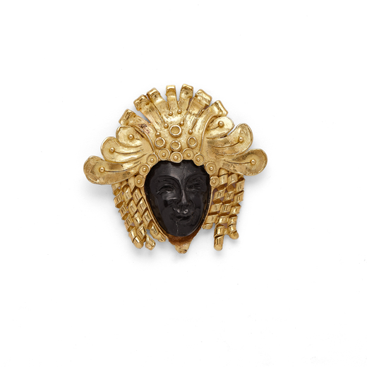 PENDENTE IN ONICE realizzato con un volto femminile in onice e decorazioni sbalzate in oro<br>Peso g