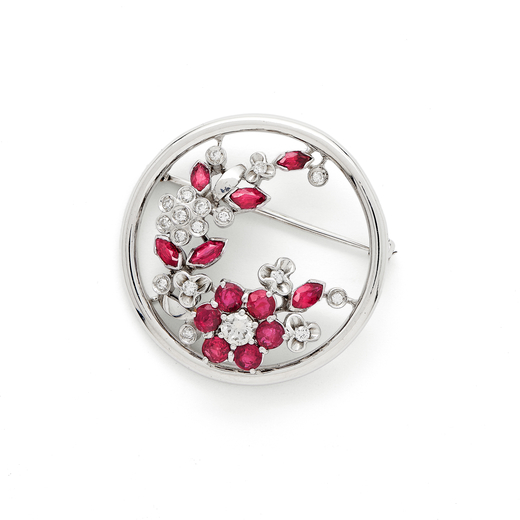 SPILLA IN ORO, RUBINI E DIAMANTI al centro decorato con un motivo floreale in rubini taglio circolar