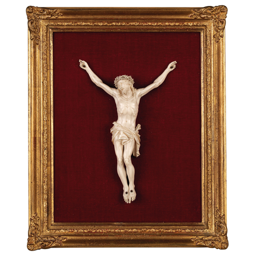 SCULTURA IN AVORIO raffigurante Cristo crocifisso, cornice dorata; usure, minori sbeccature, minore 