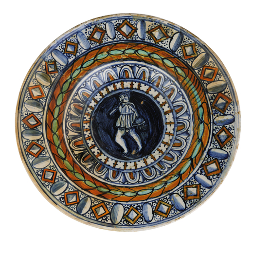 PIATTO IN MAIOLICA POLICROMA, FORNACE EMILIANA, XV-XVI SECOLO decorato a motivi geometrici e con fig