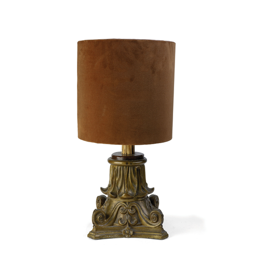 ELEMENTO DECORATIVO IN BRONZO DORATO, XVIII-XIX SECOLO in forma di capitello e montato a lampada com