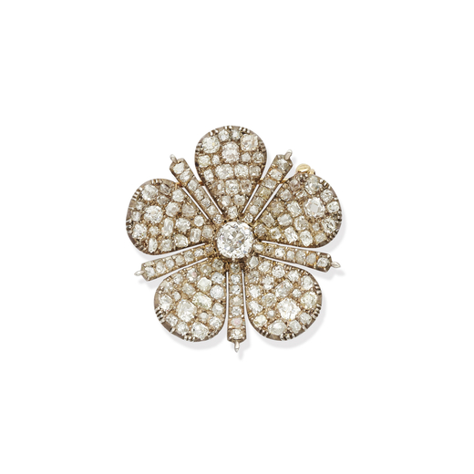 BROCHE EN OR, ARGENT ET DIAMANTS VERS 1890 stylisée dune fleur entièrement décorée de diamants t