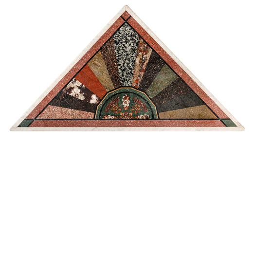 PIANO DECORATIVO IN MARMI DIVERSI, XX SECOLO  a sezione triangolare e decoro geometrico, con semicer