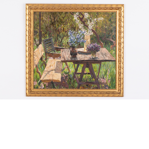 PETR KUZYMICH STOLYARENKO Kaphany, 1925 - ?, 2018<br>Tavolo con fiori nel giardino <br>Olio su tela,