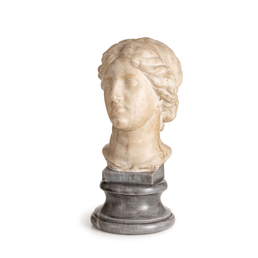 SCULTURA IN MARMO, XVIII-XIX SECOLO  raffigurante testa femminile tratta dai repertori classici, pog