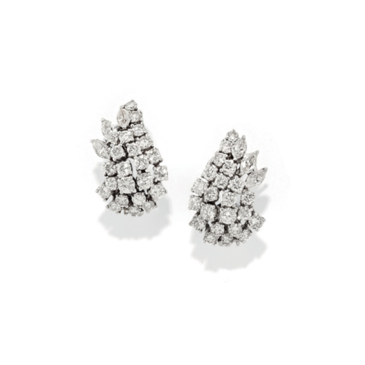 PAIRE DE BOUCLES DOREILLES EN DIAMANTS boucles doreilles créoles entièrement décorées de diamant