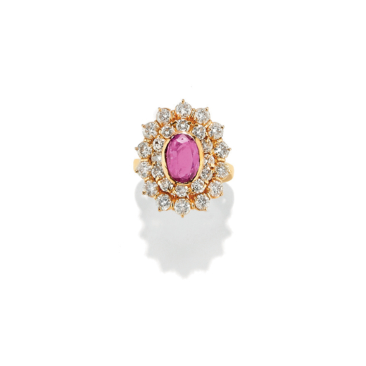 BAGUE EN OR, RUBIS ET DIAMANTS ornée dun rubis taille ovale dans un double cadre en diamants sertis