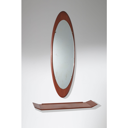 MANIFATTURA ITALIANA Specchio con mensola. Legno di teak, ottone, cristallo molato e specchiato. Ita