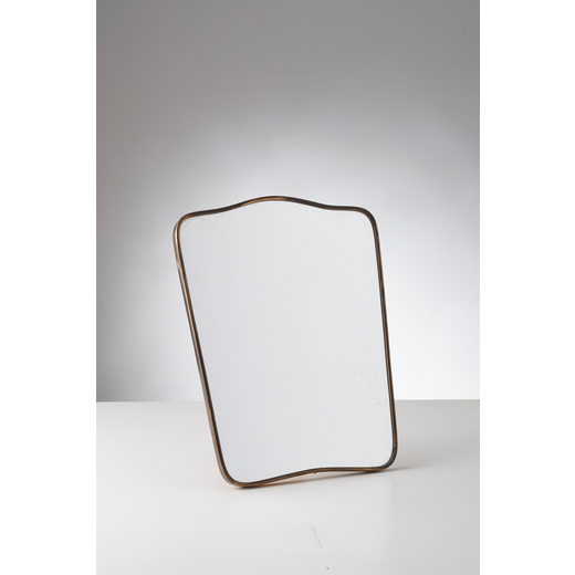 MANIFATTURA ITALIANA Specchio da appoggio. Ottone, cristallo specchiato. Italia anni 50. <br>cm 47x3