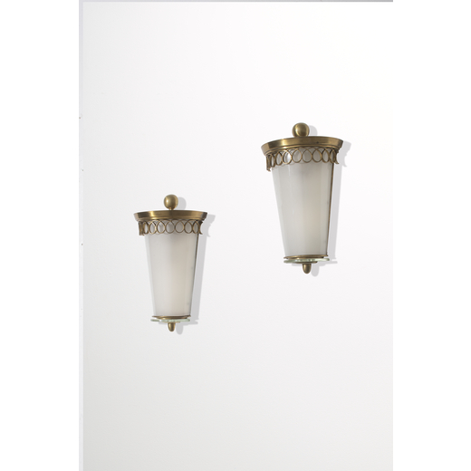 LUIGI FONTANA (ATTRIB. A) Coppia di lampade da parete. Ottone, vetro curvato e sabbiato, cristallo m