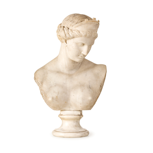 SCULTURA IN MARMO, XIX SECOLO  raffigurante busto di figura femminile con diadema tratta da repertor