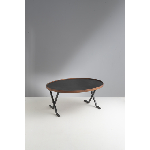 PAOLO TILCHE Tavolino servo muto. Metallo verniciato, legno di teak, formica. Produzione Artfom anni