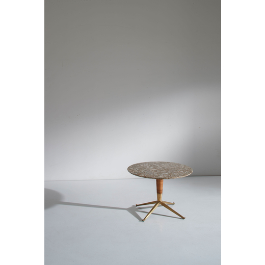 MANIFATTURA ITALIANA Tavolino. Ottone, legno, marmo, metallo smaltato. Italia anni 50.<br>cm 46x70