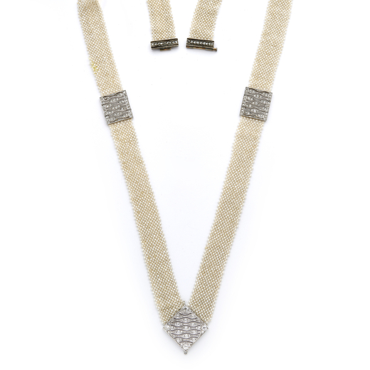 SAUTOIR IN PLATINO, PERLE NATURALI E DIAMANTI, CIRCA 1905 realizzata con una serie di piccole perle 