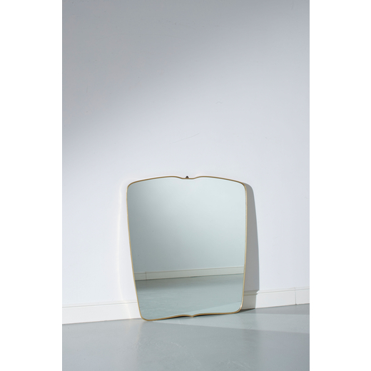 MANIFATTURA ITALIANA Specchio. Ottone, cristallo specchiato. Italia anni 50. <br>cm 83X92