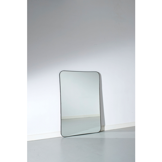 MANIFATTURA ITALIANA Specchio. Ottone, vetro specchiato. Italia anni 50. <br>cm 140x100x2,7