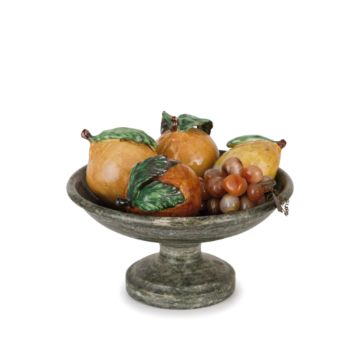 ALZATA IN PIETRA GRIGIA, MANIFATTURA DEL XX SECOLO decorata con quattro frutti in ceramica e un rasp