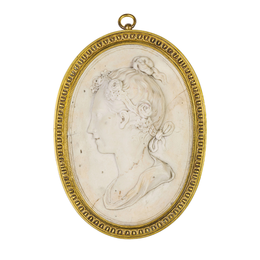 RILIEVO IN MARMO, XVIII-XIX SECOLO  ovale e raffigurante profilo di fanciulla, con acconciatura racc
