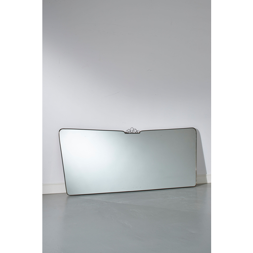 MANIFATTURA ITALIANA Specchio. Ottone, cristallo specchiato. Italia anni 50. <br>cm 78x185x3,5