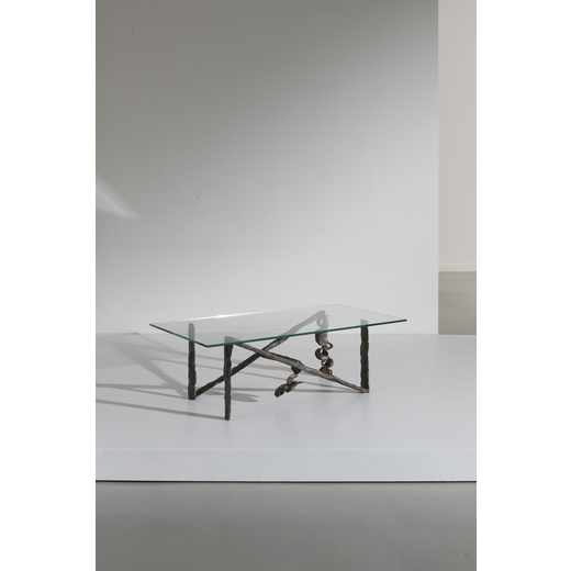 TAVOLINO MARSURA Tavolino scultura. Ferro battuto, cristallo molato. Italia anni 70. Firma incisa.<b