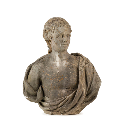 SCULTURA IN MARMO, XVIII SECOLO raffigurante busto femminile, panneggiato, tratto da repertori class