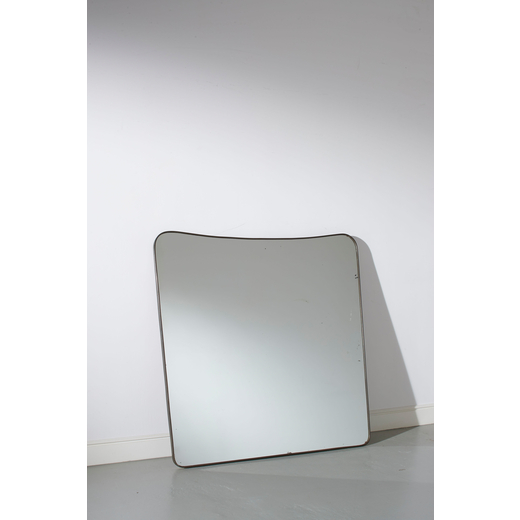 MANIFATTURA ITALIANA Specchio. Ottone, cristallo specchiato. Italia anni 50. <br>cm 120x119x3