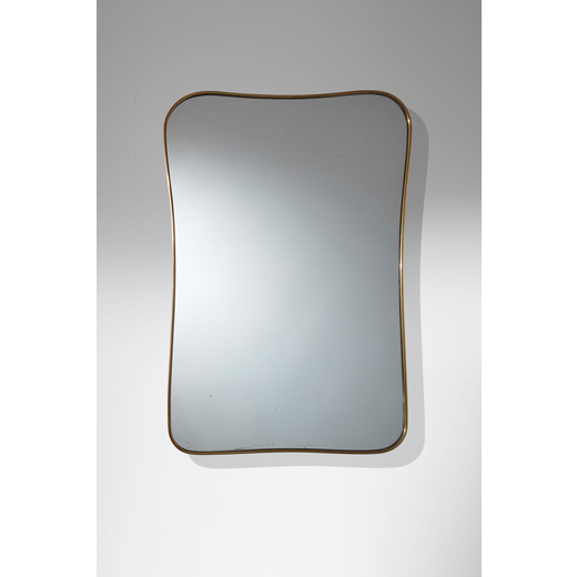 MANIFATTURA ITALIANA Specchio. Ottone, cristallo specchiato. Italia anni 50.<br>cm 76x51x3