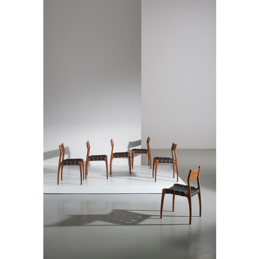 MONTINA Sei sedie. Legno di frassino, vinilpelle. Italia anni 60.<br>cm 82x41x50