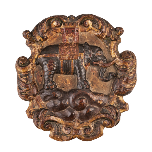 FREGIO IN LEGNO SCOLPITO, INTAGLIATO, LACCATO E DORATO, XVII-XVIII SECOLO in forma di scudo araldico