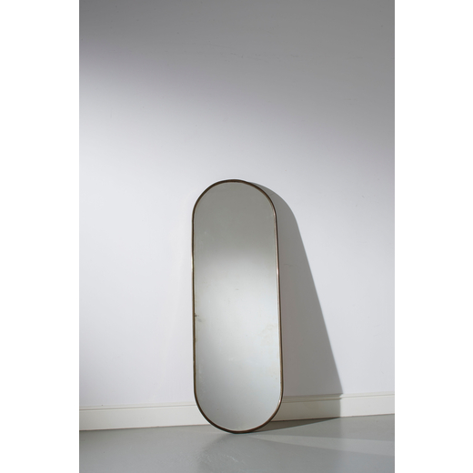 MANIFATTURA ITALIANA Specchio. Ottone, cristallo specchiato. Italia anni 50. <br>cm 130x45x4
