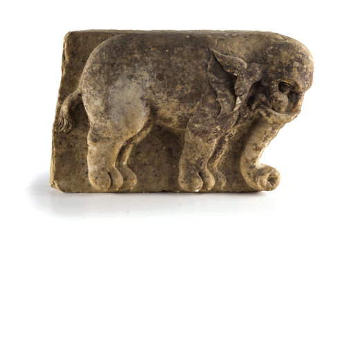 RILIEVO IN PIETRA, XVIII-XIX SECOLO profilo di elefante; usure, sbeccature, alcune rotture e mancanz