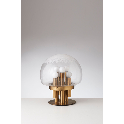 MANIFATTURA ITALIANA Lampada da tavolo. ottone spazzolato, vetro trasparente con inclusioni informal