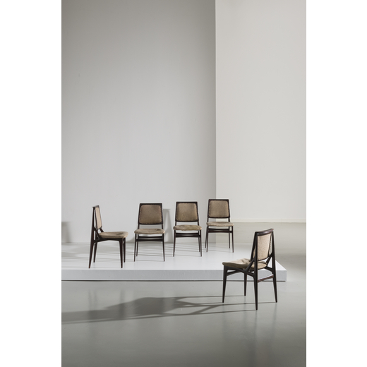 MANIFATTURA ITALIANA Cinque sedie. legno di faggio tinto, tessuto imbottito. Italia anni 50 ca.<br>c