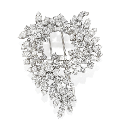 BROCHE EN PLATINE ET DIAMANTS, ANNÉES 60 en forme dun bouquet stylisé serti de diamants taille bag