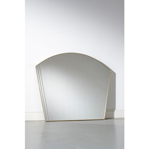 MANIFATTURA ITALIANA Specchio. Alluminio dorato, cristallo specchiato. Italia anni 50. <br>cm 91x107