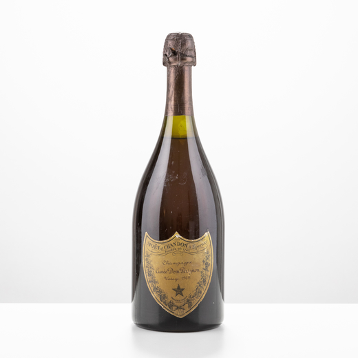Dom Pérignon Cuvée 1969  2,5 cm; etichetta lievemente graffiata <br>1 bt