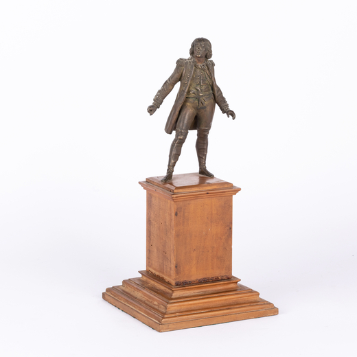 SCULTORE DEL XIX-XX SECOLO figura di rivoluzionario francese in bronzo dorato, con pistola e su base