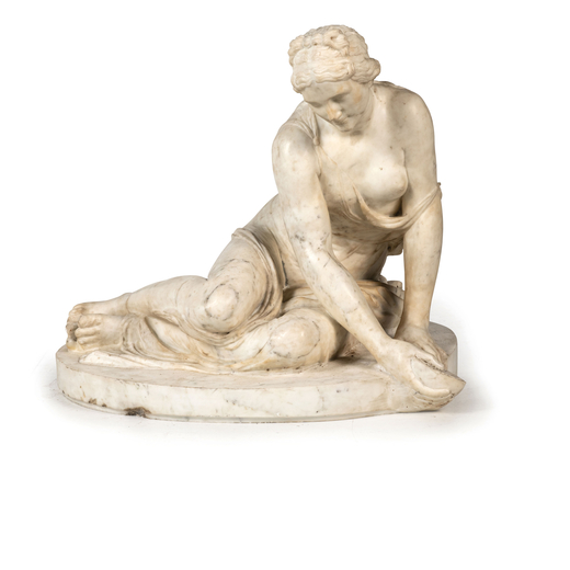 GRUPPO IN MARMO, XIX SECOLO raffigurante figura allegorica femminile da repertorio classico, base ci