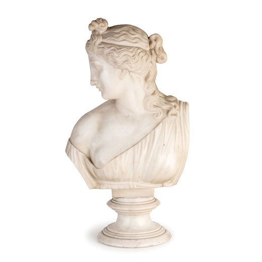 SCULTURA IN MARMO BIANCO, XVIII-XIX SECOLO raffigurante busto femminile tratto dallantico, base a pl