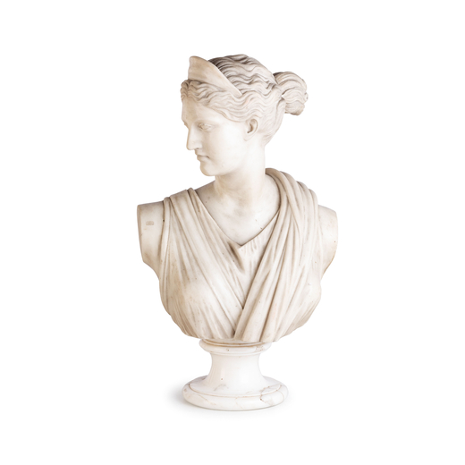 SCULTURA IN MARMO, XIX-XX SECOLO  raffigurante busto di Artemide su base a plinto circolare modanato