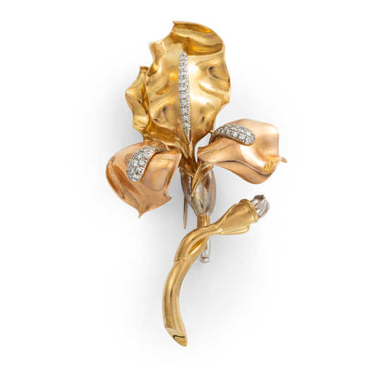 SPILLA IN ORO BICOLORE E DIAMANTI realisticamente modellata come un iris in oro con decorazioni in b