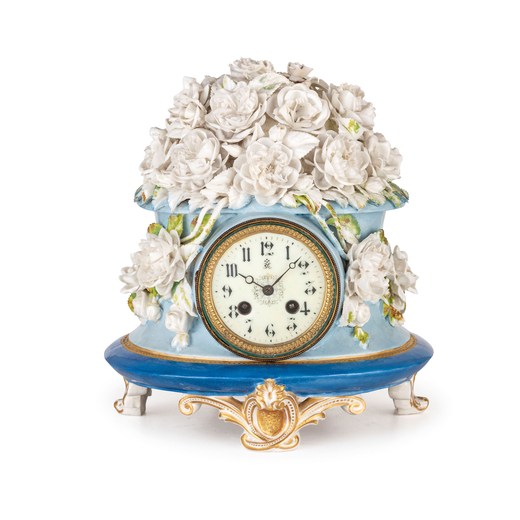 PENDOLA IN PORCELLANA POLICROMA, FRANCIA, 1880/1890 grazioso orologio dappoggio con cassa in porcell