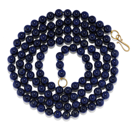 LONG COLLIER EN LAPIS-LAZULI fait avec une série de boules de lapis-lazuli, poinçon 750<br>Poids: 