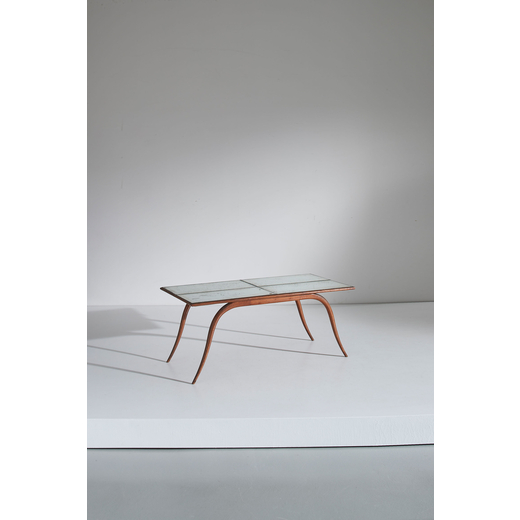 MELCHIORRE BEGA (ATTRIB. A) Tavolino. Legno di noce, cristallo molato e specchiato. Italia anni 50 c