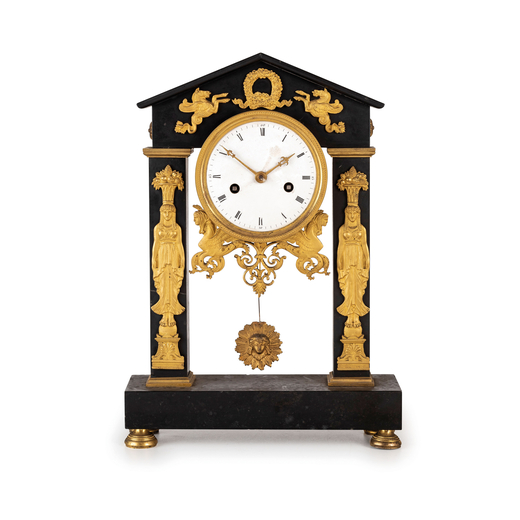 PENDOLA IN MARMO NERO E BRONZO DORATO, FRANCIA, PERIODO IMPERO elegante orologio dappoggio con strut