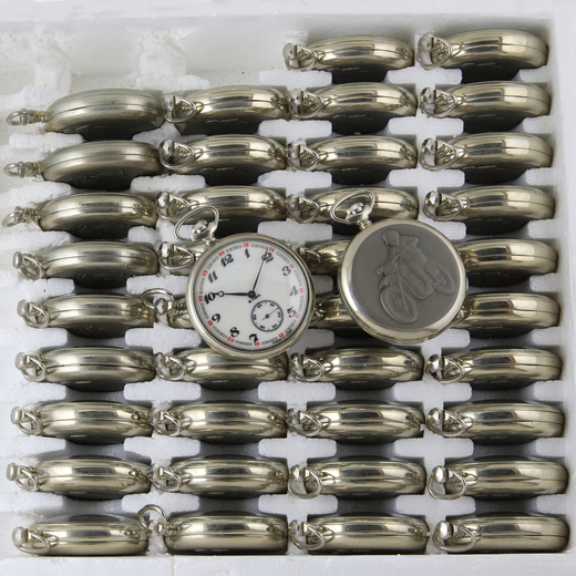 GRANDE LOTTO DI 40 OROLOGI DA TASCA IN ACCIAIO, CIRCA 1960/70 lotto di 40 orologi con cassa in accia