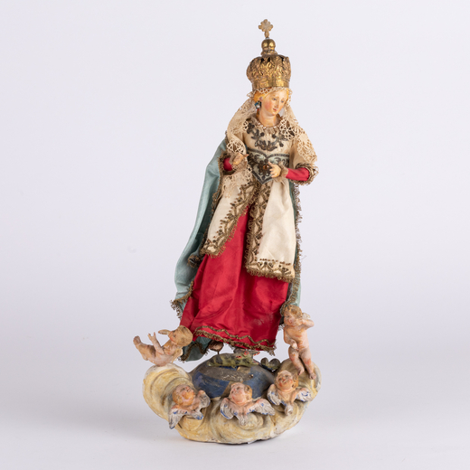 FIGURA IN TERRACOTTA DIPINTA, PROBABILMENTE NAPOLI, XVIII- XIX SECOLO raffigurante la Vergine che sc
